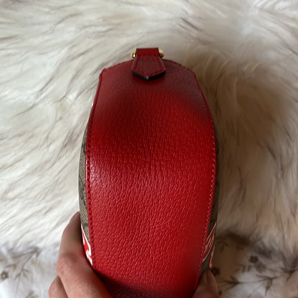 SOLD GUCCI Supreme, Crossbody, like new retails $2500 - Picture 5 of 9